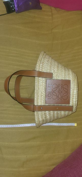 Carteira/cesta loewe folha de palmeira e pele bezerro artesanal