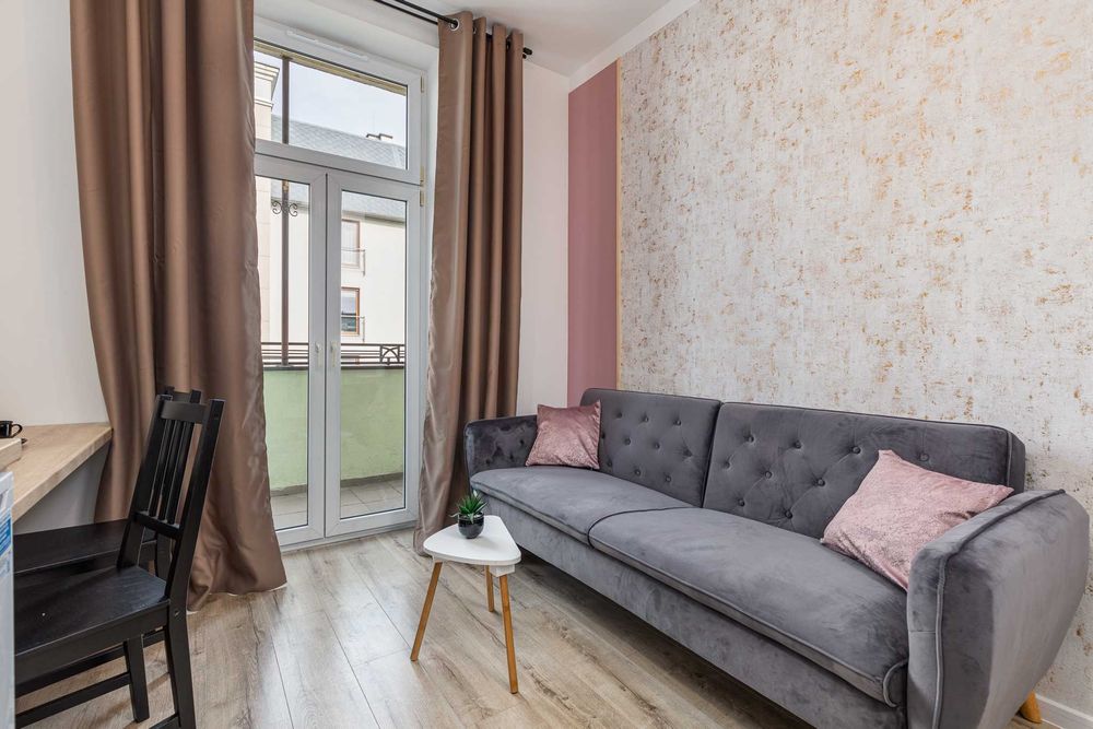 Eleganckie studio przy ul. Emilii Plater z balkonem
