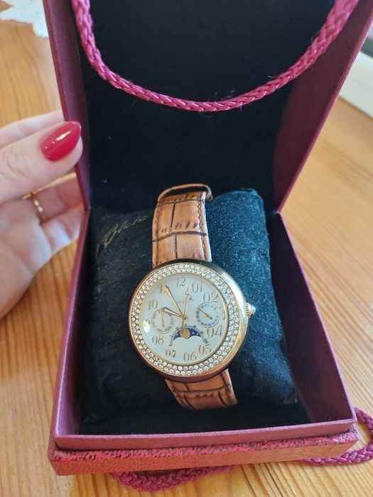 Жіночий годинник Le Chic