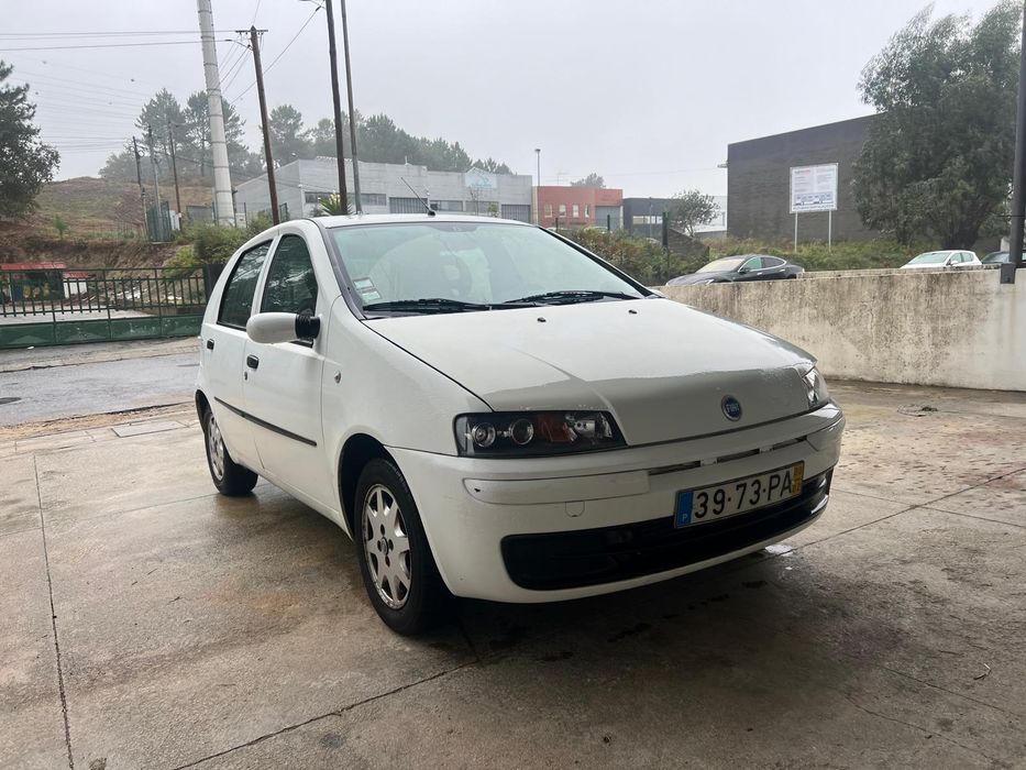 Fiat Punto 2001 (Mk2) - Carro citadino económico e fiável