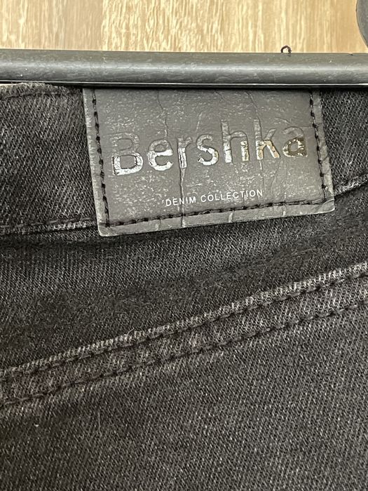 Czarne dżinsy z wysokim stanem rozmiar 40 Bershka