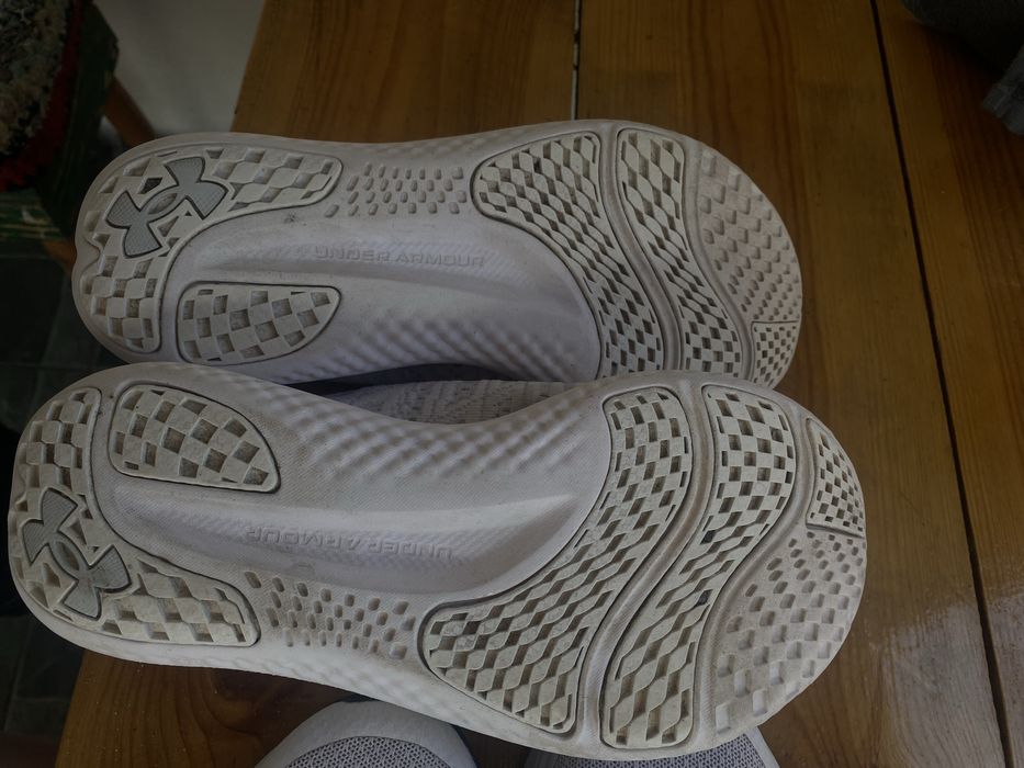 Продам кросівки Under Armour Charged Assert