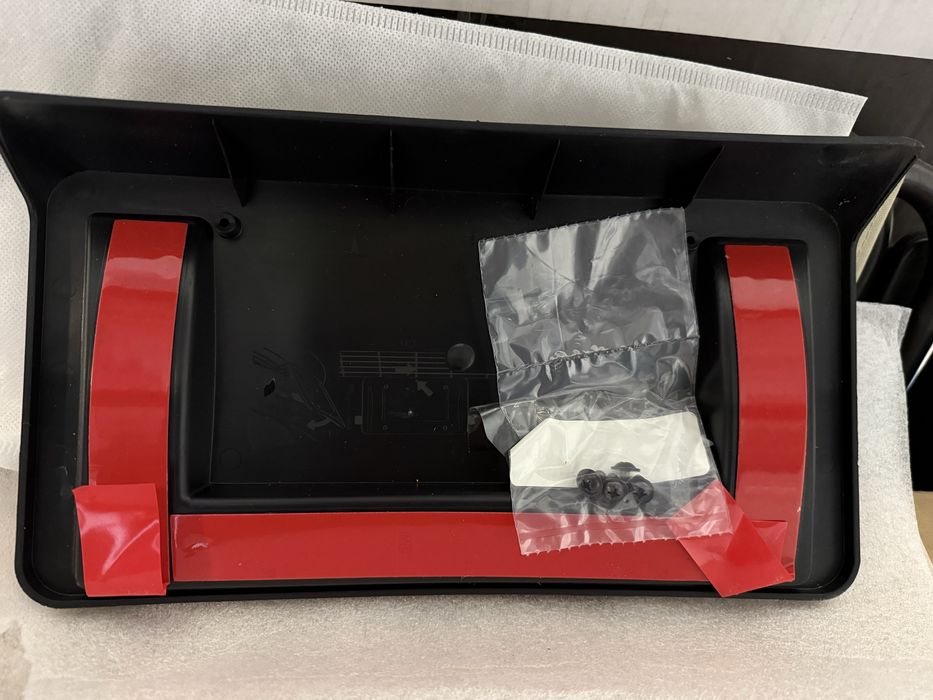 Рамка номера tesla model 3 і подіум під номер оригінал