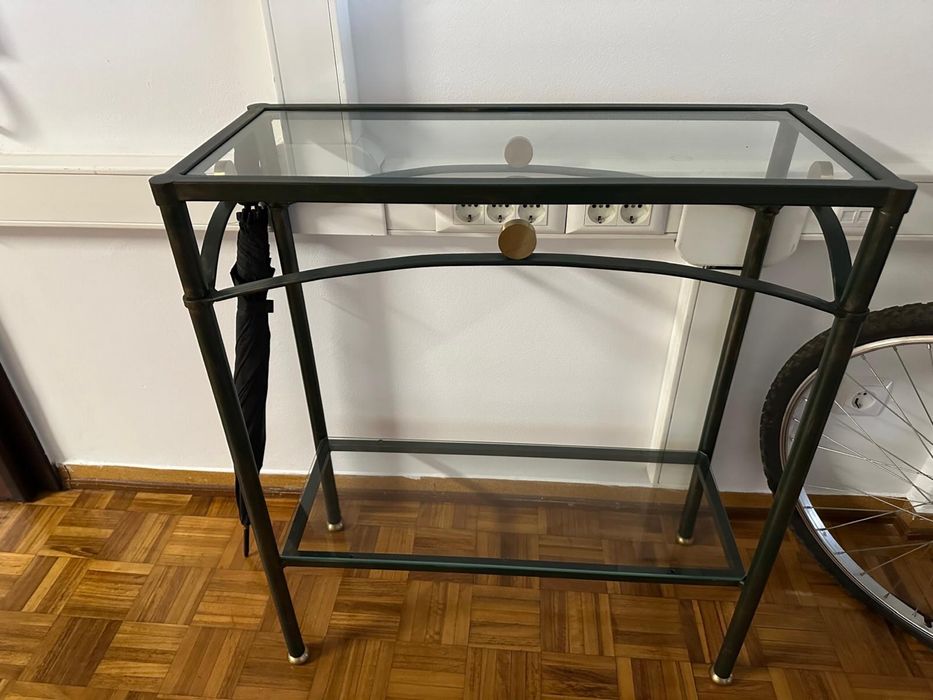 Mesa de vidro com boa altura