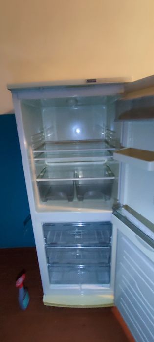 Продам холодильник Атлант під ремонт або на запчастини