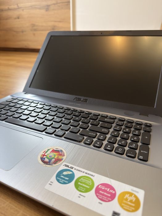 Laptop ASUS R541U