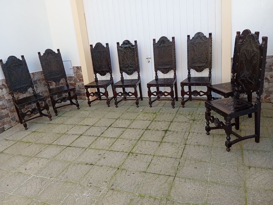 Cadeiras rústicas em pele são oito
