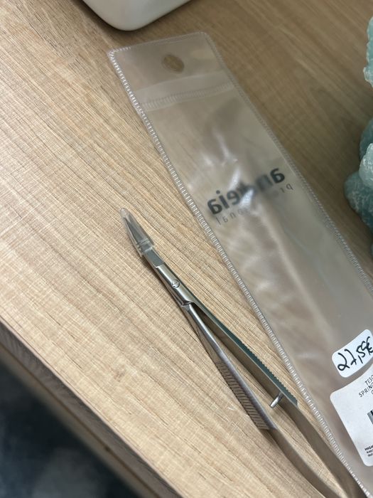 Tesoura manicure nova