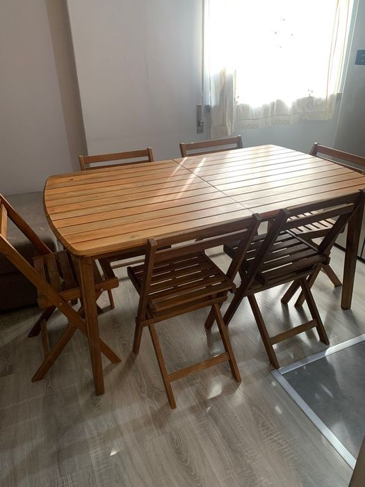 Mesa com 6 cadeiras