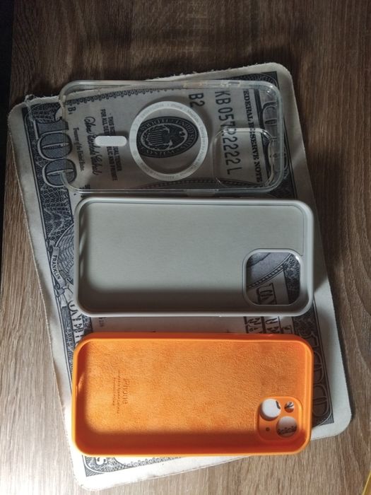 Чехли на Айфони б/у в гарному стані