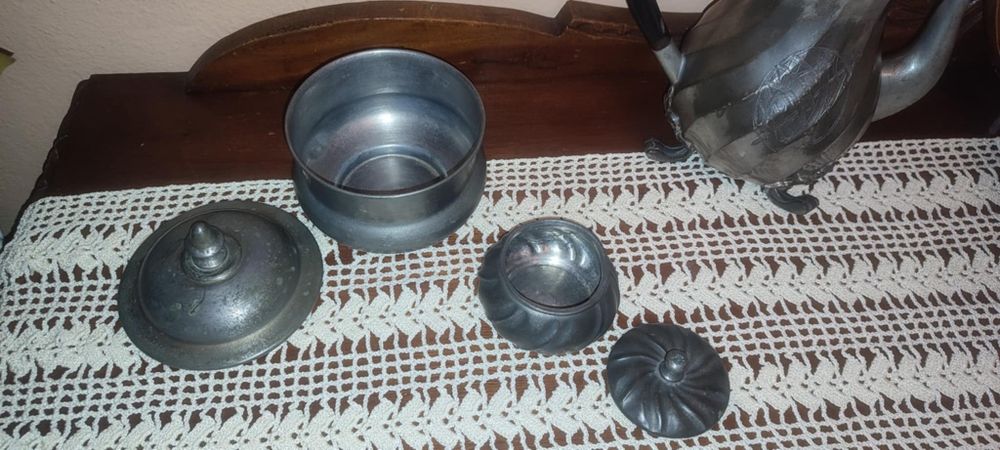 Conjunto de bule e potes em estanho - vintage