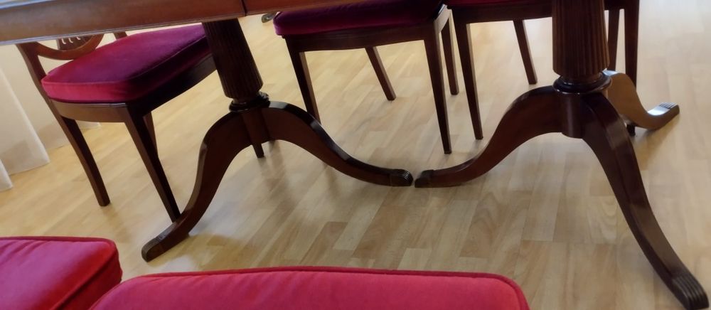 Conjunto Sala de Jantar Clássica Completa – Mesa Extensível (até 12 pessoas) + 8 Cadeiras (palhinha) + Aparador + Cristaleira