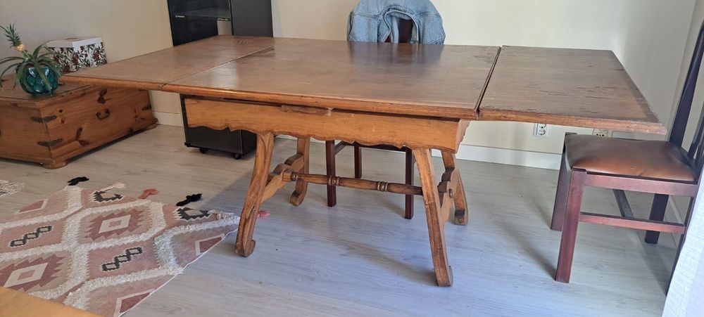Mesa de madeira extensível