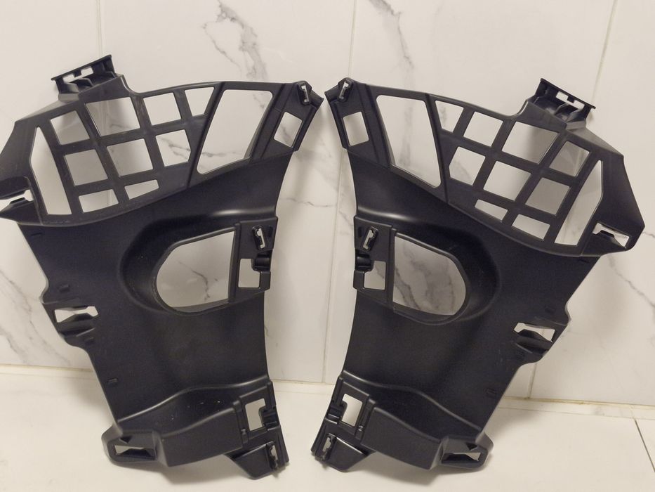 Решітки протитуманної фари (глянцеві) VW ID4  11G807820A, 11G807819A