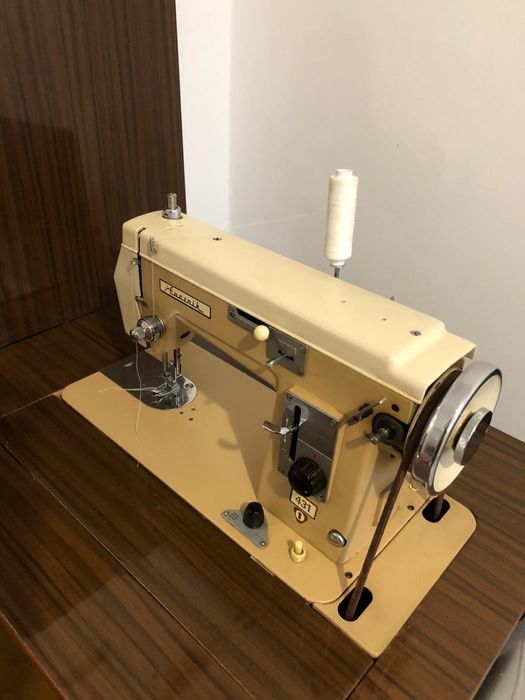 Maszyna do szycia Łucznik 431 – PRL, szafka