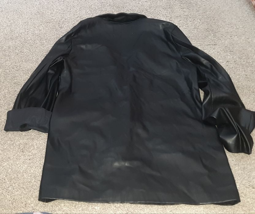 Кожаный пиджак Stradivarius