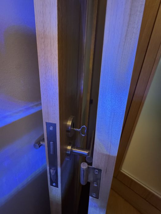 Portas interiores com vidro em carvalho, com fechadura