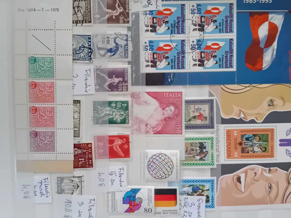 Sprzedam album  z bloczkami i znaczkami