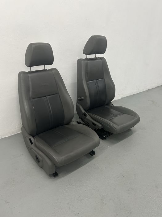 Bancos dianteiros Jeep