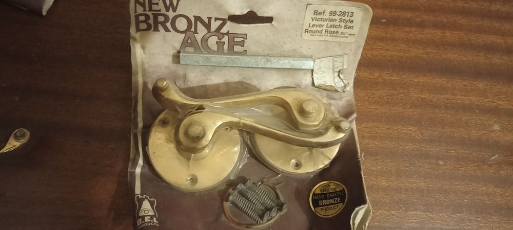 Дверная ручка натуральная  бронза, цвет латунь