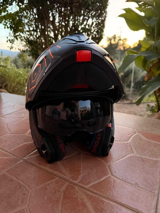 Capacete MT HELMENTS Atom 2