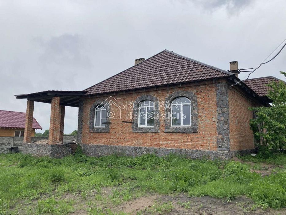 Продам новий будинок і земельну ділянку 25 соток селище Щасливе