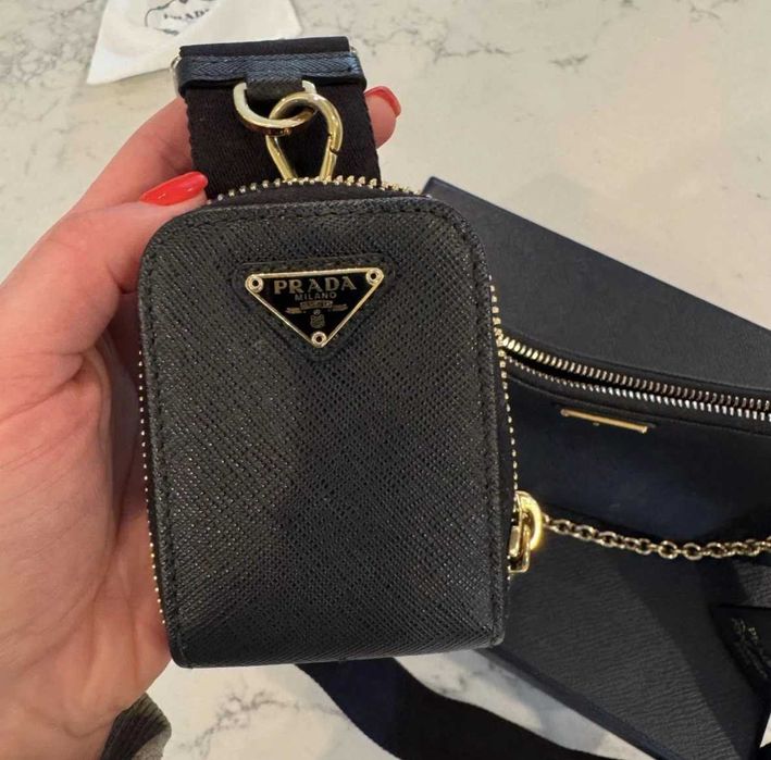 Bolsa de ombro Prada 2005 Reissue em pele Saffiano preta