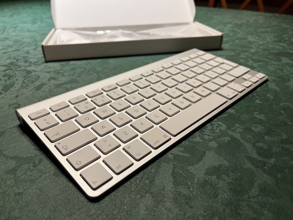 Apple keyboard com caixa446683294960209921