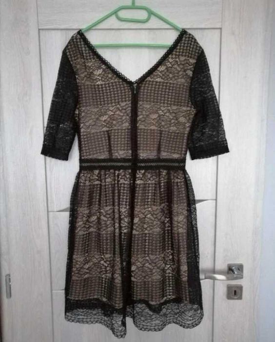 Sukienka czarna koronkowa beżowa M house