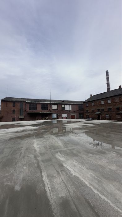 Здається склад новий з рампою 1200 кв