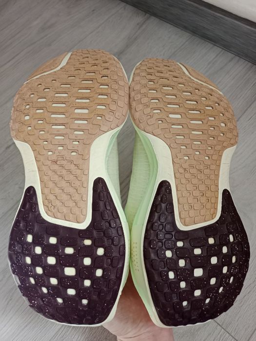 Кросівки Nike  Invincible Run 3