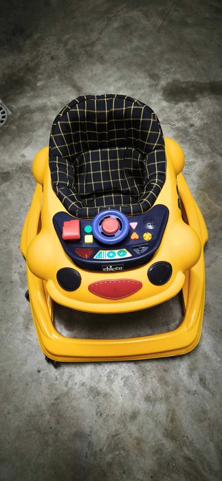 Carro Chicco para aprender a andar