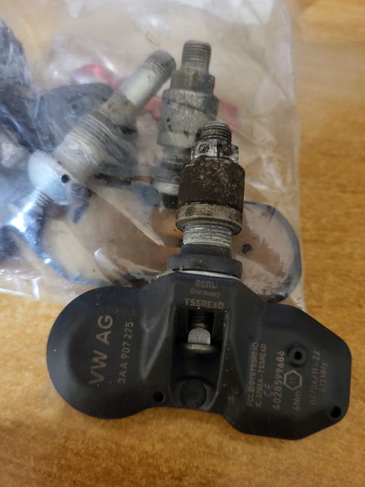 Продам Датчики давления в шинах на Passat для WV групп