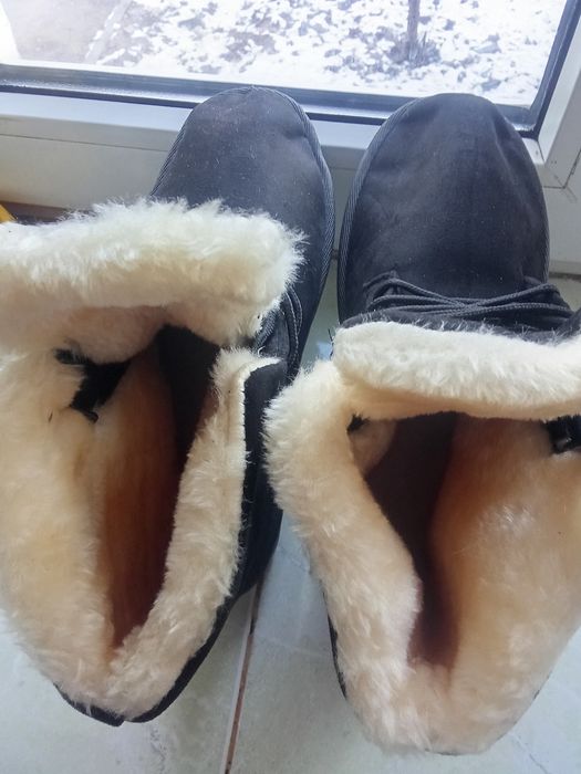 Продам новые женские ботинки -угги.