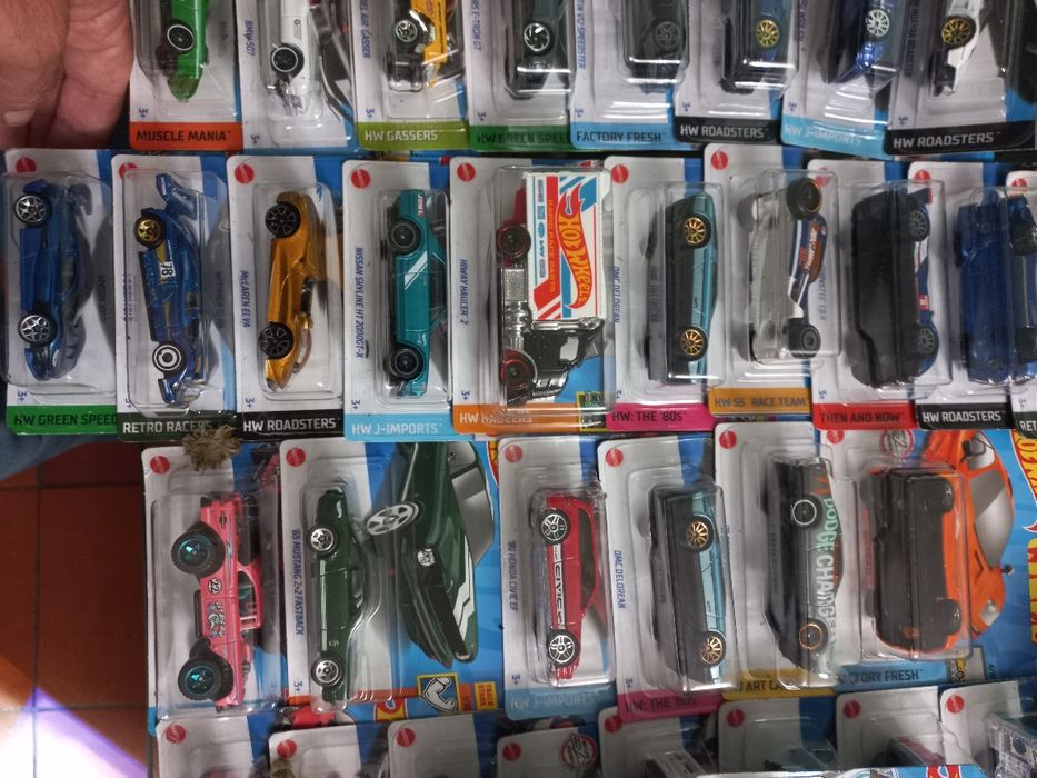 Hot Wheels mais de 100