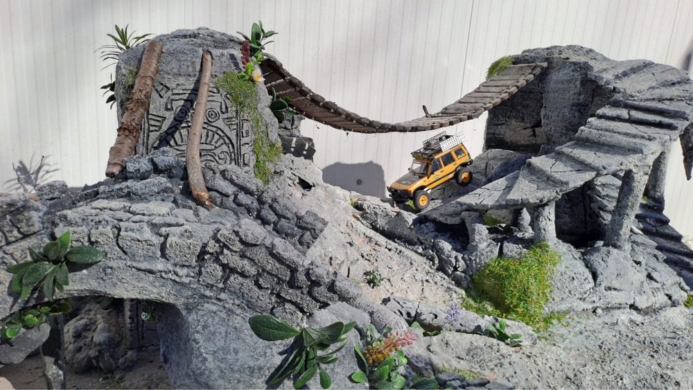 Pista crawler 1:24