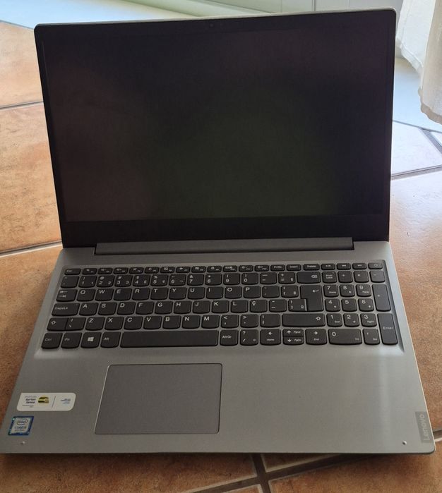 Lenovo IdeaPad S145 (i5 8ª Gen / SSD 250GB) – ecrã avariado - Para Peças ou Monitor Externo