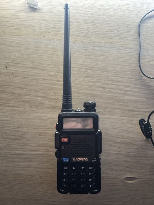 Baofeng UV-5R z słuchawką i ładowarką