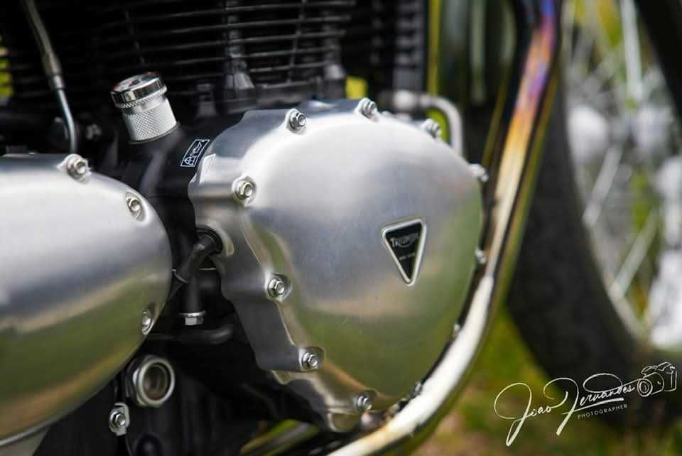 Mota Triumph Thruxton 900