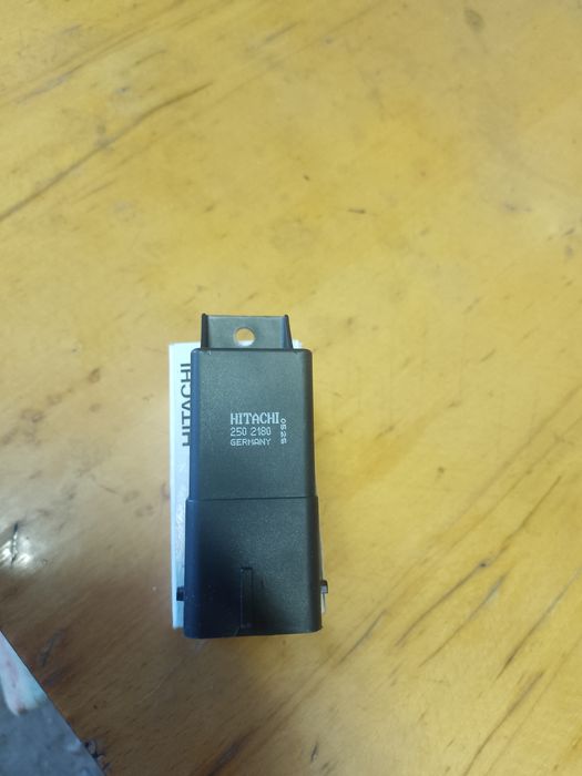 Реле свічок розжарювання на 1,6 дизель форд ,пежо,сітроєн