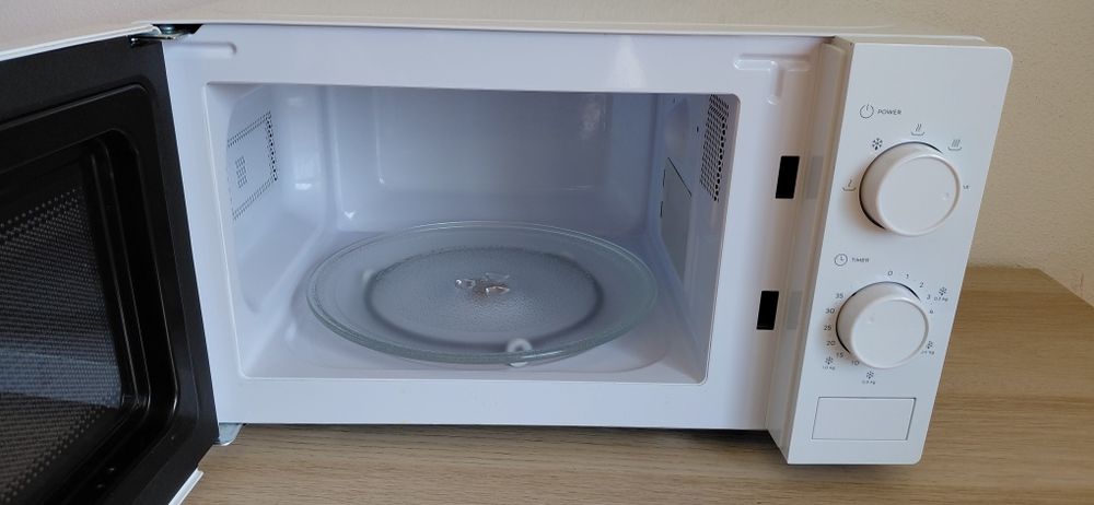 Micro-ondas Flama 1847FL – 700W, excelente estado