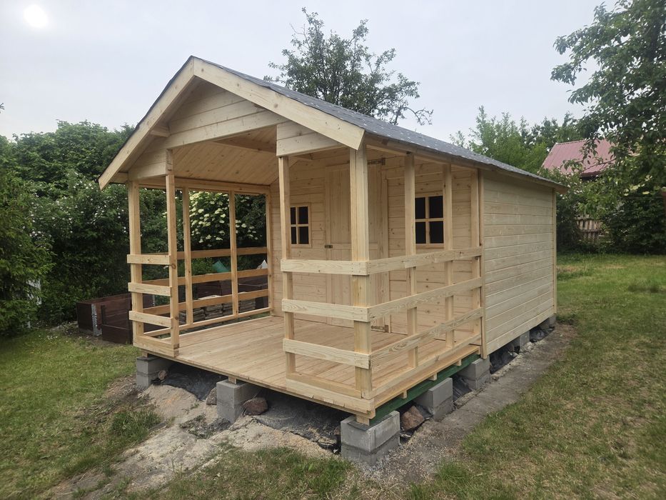 Domek z tarasem 4 x 3 m - solidna konstrukcja