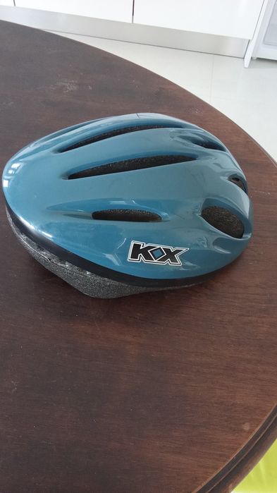 2 CAPACETES PATINS e Biclas. E Outros. Bom Estado. 2 Fotos.