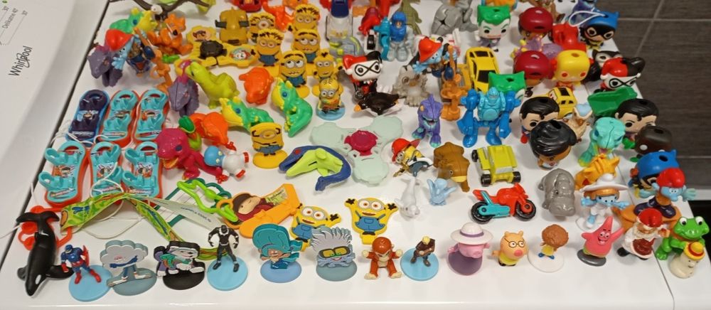 Zestaw figurek Kinder ferrero. Smerf kolekcjonerski Żaba kolekcjonersk