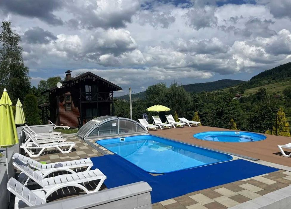 Великий котедж у мальовничому зеленому місці в горах Карпати Східниця