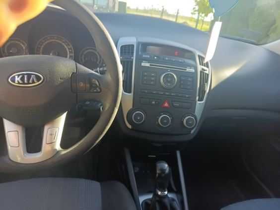 sprzedam samochód kia ceed