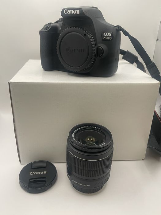 Aparat Canon EOS 2000D zestaw z obiektywami