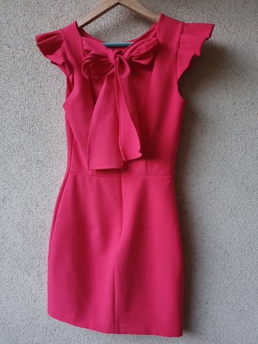 Różowa elegancka sukienka Zara