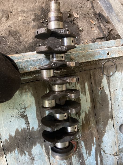 Volvo 740gl 2.3  колінвал