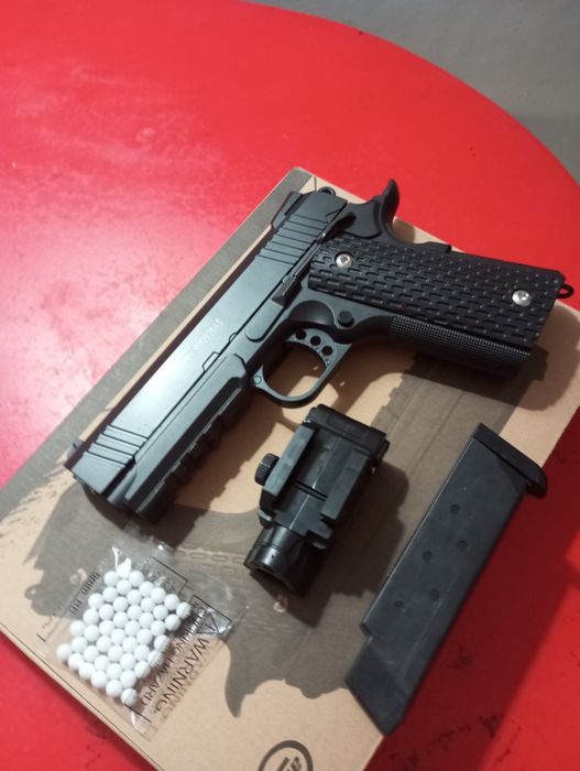 Pistola de airsoft ( nova ) full metal